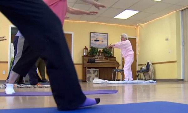 kenalan-yuk-sama-lil-hansen-pelatih-yoga-berusia-105-tahun-a