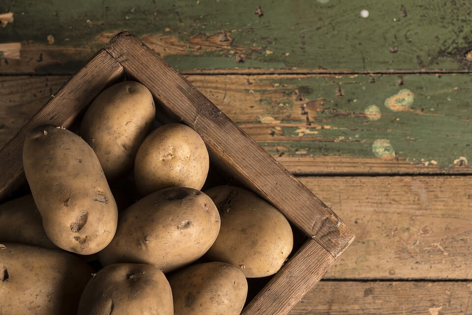 10 Makanan yang Sebaiknya Tidak Disimpan di Dalam Kulkas kentang
