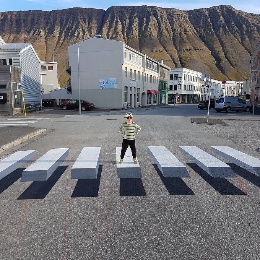Sebuah Kota di Islandia Menerapkan Zebra Cross 3D untuk Memperlambat Laju Kendaraan