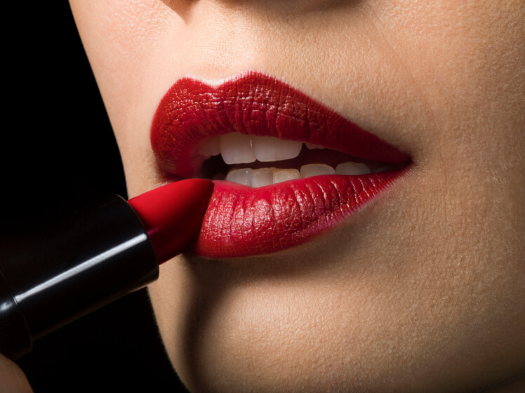 Tips Anti Bibir Kering dan Pecah-Pecah Meski Pakai Lipstik Matte Seharian