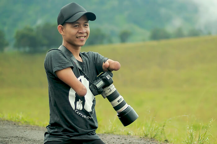 Achmad Zulkarnain: Fotografer yang Memotret dengan Mulutnya