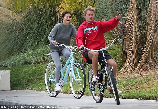 Justin Bieber Masih Menunggu Kepastian dari Selena Gomez