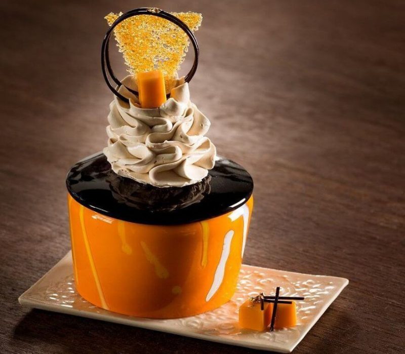 Pâtisserie: Proyek Seni Kaca yang Melambangkan Kecantikan dan Kekuatan dari Desserts!
