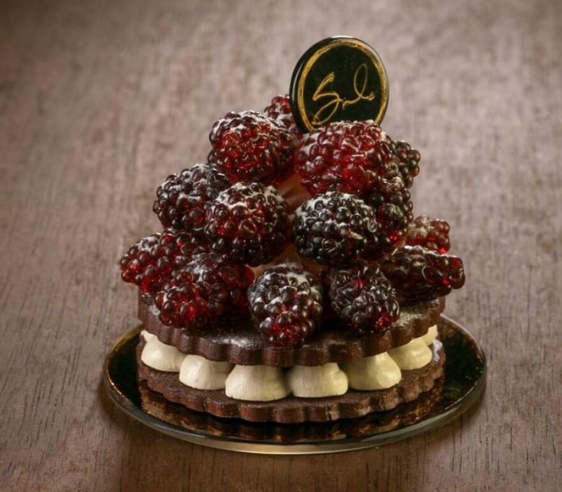 Pâtisserie: Proyek Seni Kaca yang Melambangkan Kecantikan dan Kekuatan dari Desserts!