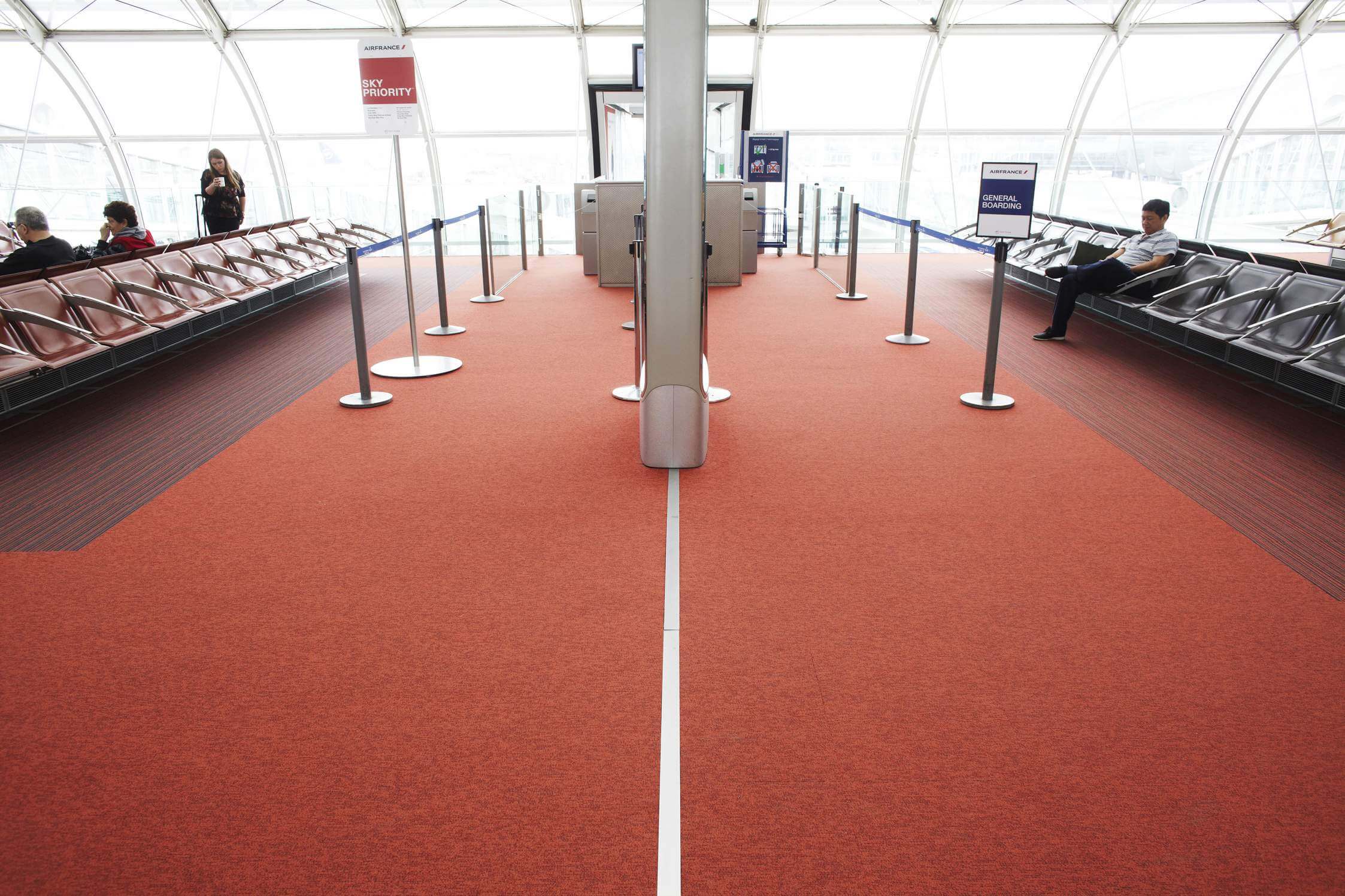 Suka Kepo Kenapa di Airport Banyak Karpet? Ini Lho Alasannya