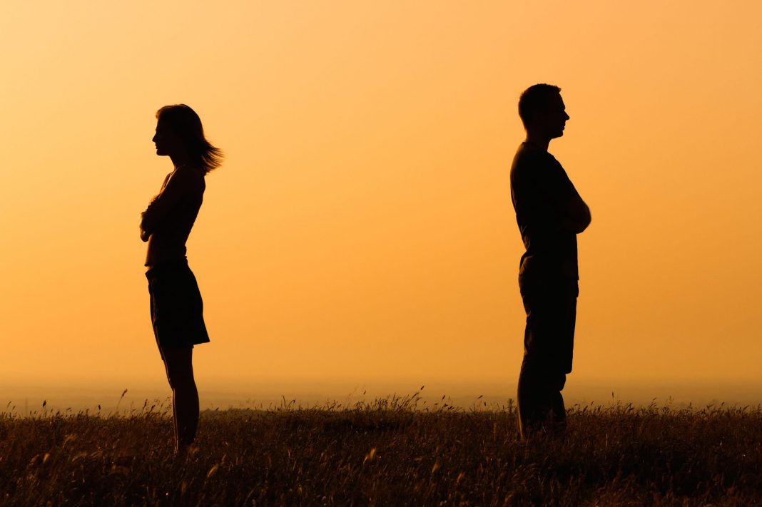 3 Pertanda Bahwa Pasangan Mencoba Memanipulasimu secara Emosional