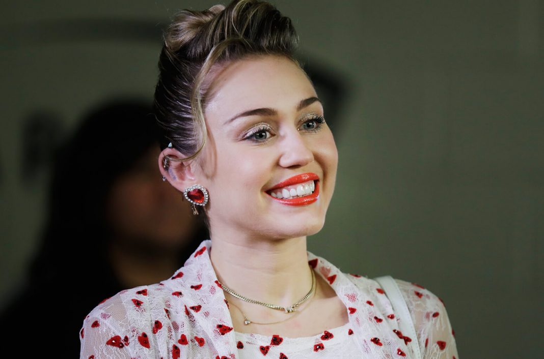 Intip Desain Hasil Kolaborasi Miley Cryus dan Converse Ini