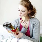 Tips Gampang Kurangi Kebiasaan Ngemil Kudapan Tak Sehat-cover