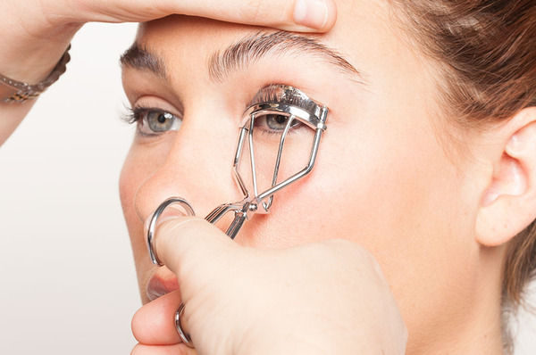 Tips: Begini Loh Cara Penggunaan Eyelashes Curler Terbaik