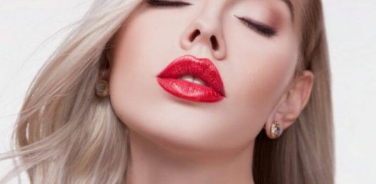 Beauty Hack: Bikin Bibir Tebal Secara Instan Tanpa Injeksi Apapun