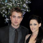 Robert Pattinson dan Kristen Stewart Kepergok Berada di Satu Lokasi, Balikan-cover