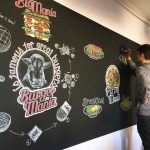Pemuda Ini Atasi Depresi dengan Kreasi Seni di Atas Blackboard