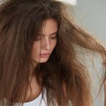 Tips Mengatasi Rambut Kering dan Kaku-cover