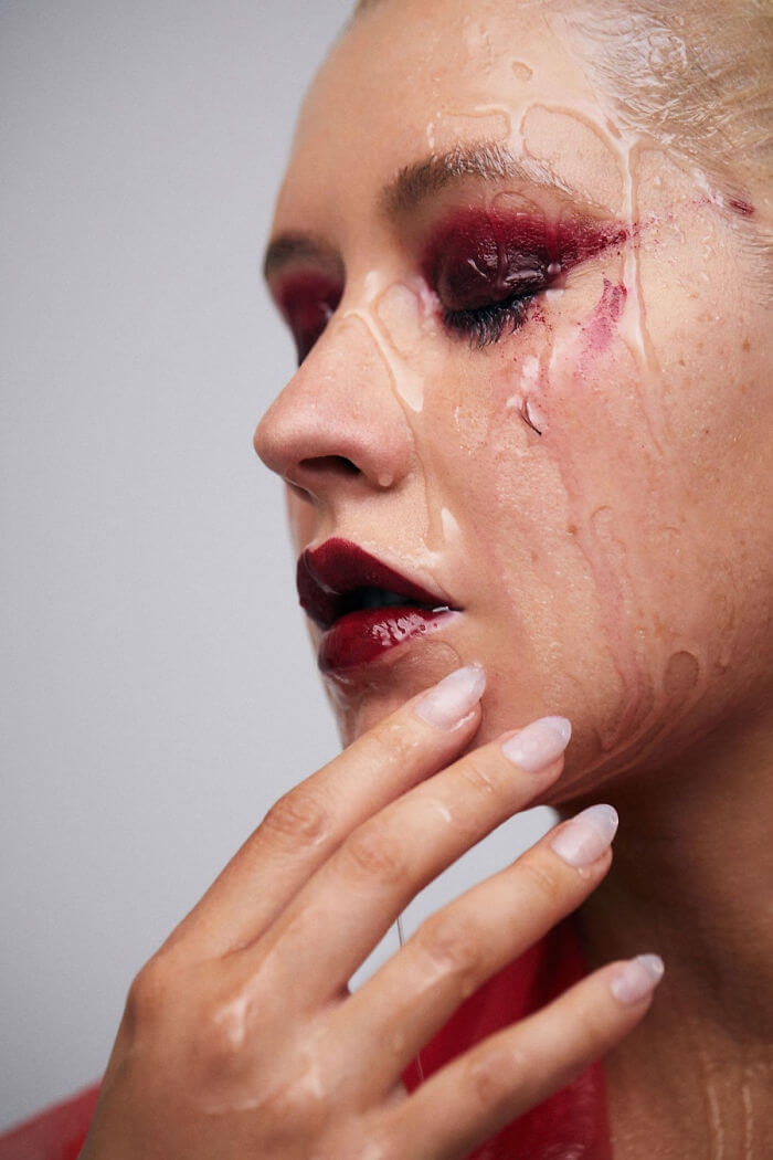 Tampil Tanpa Makeup untuk Cover Majalah, Christina Aguilera Bikin Pangling!