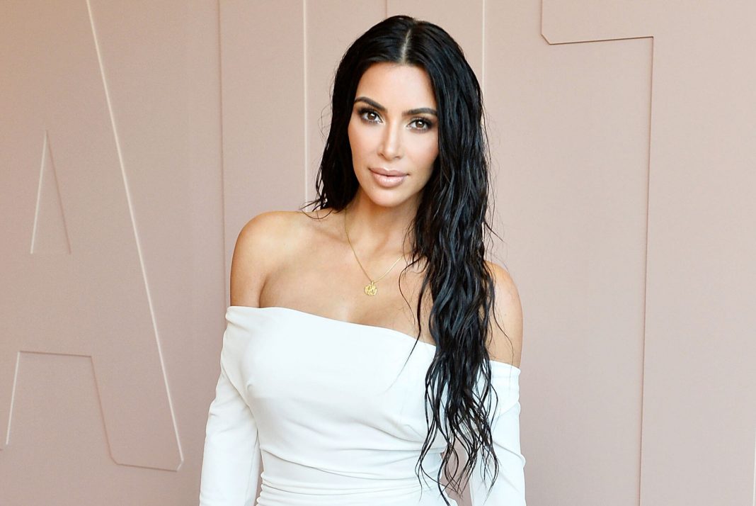 Kim Kardashian Bocorkan 7 Produk Skincare yang Selalu Digunakannya