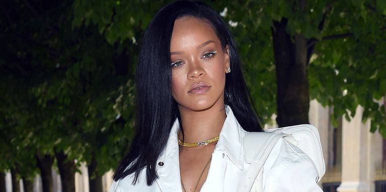 Rihanna Ganti Model Rambut Jadi Short Asymmetrical Bob, Super Fresh!