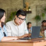Tips Tetap Profesional Saat Bekerja Sama dengan Sahabat-cover
