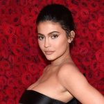 Kylie Jenner Berhenti Menggunakan Lip Fillers?