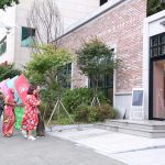 Participants arrive at Mimi Shop