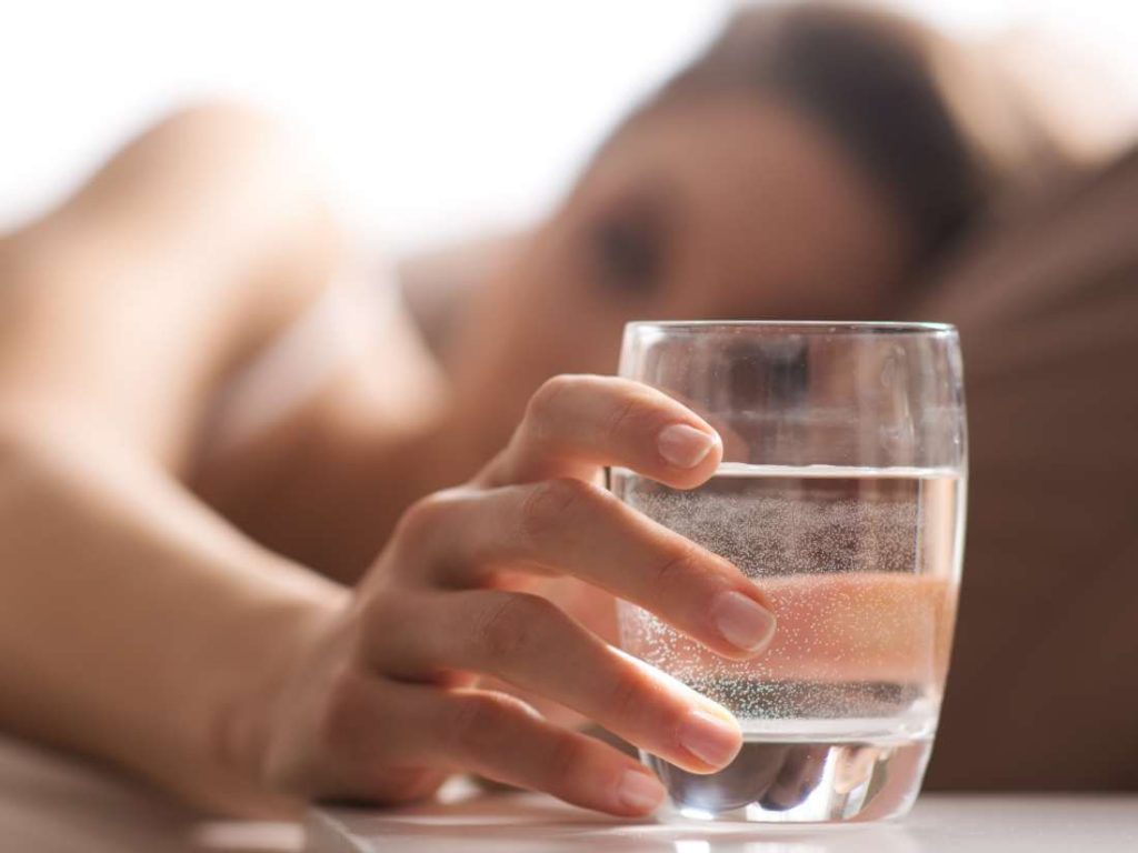Terlalu Banyak Minum Air putih Juga Berbahaya Lho, Berikut Dampaknya