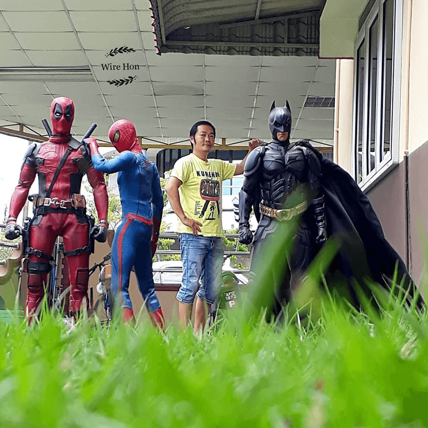Jenius! Pria Ini Sukses “Foto Bareng” dengan Para Superhero