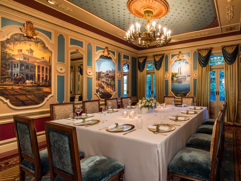 Begini Pengalaman Makan Seharga $15,000 di 21 Royal di Disneyland