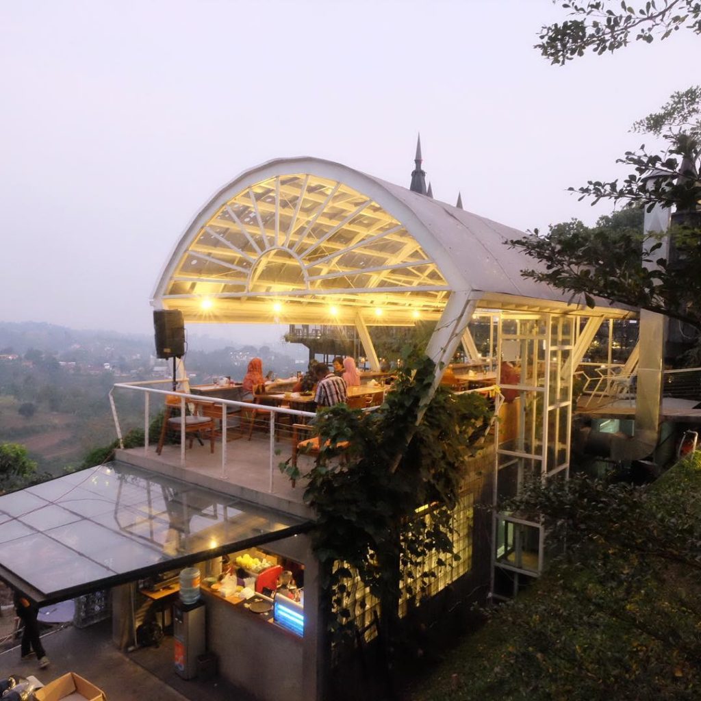 Cakrawala Nature Sparkling Restaurant, Nongkrong dengan Panorama Gugusan Bintang