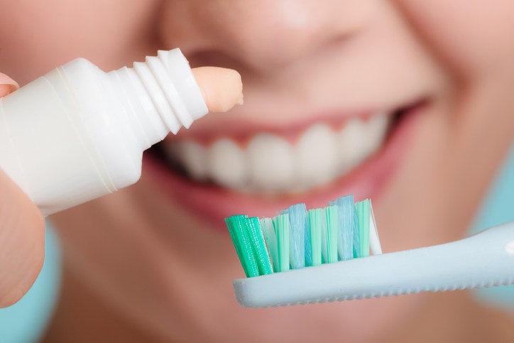 Cara Alami Menghilangkan Karang Gigi