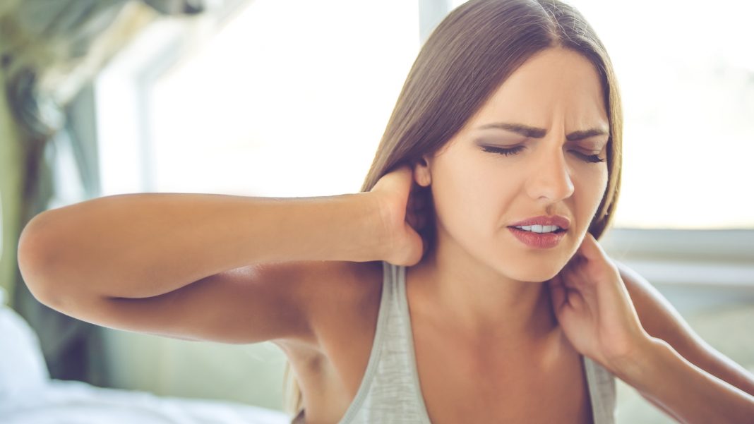 Sering Sakit Leher? Ini Dia Penyebab dan Cara Mengatasinya
