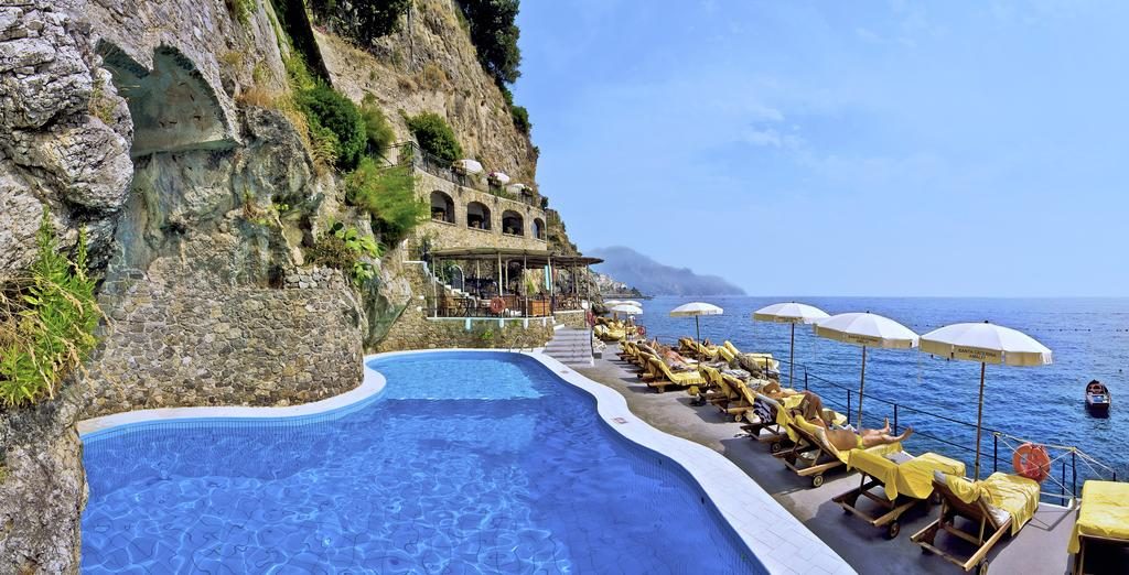 10 Hotel dengan Pemandangan Pantai Terbaik di Dunia