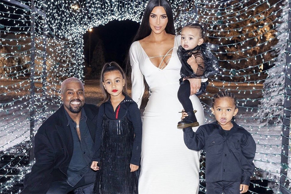 Kanye West dan Kim Kardashian Harapkan Kehadiran Bayi Keempat