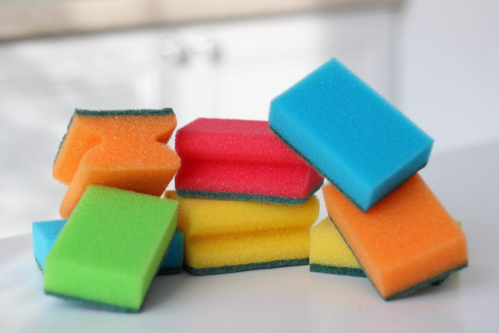 Ini Cara Efektif Bersihkan Spons Dapur Supaya Terhindari dari Bakteri