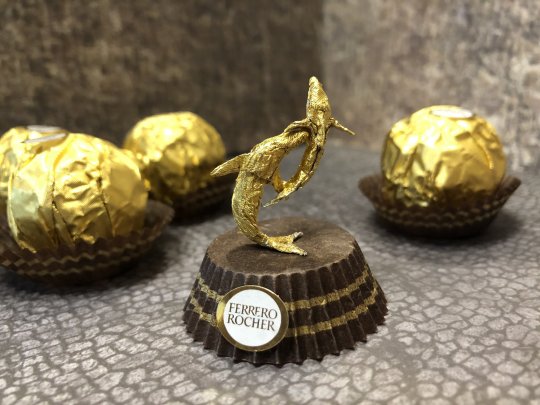 Pria Ini Ubah Bekas Kemasan Cokelat Ferrero Rocher Jadi Karya yang Menakjubkan