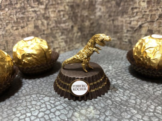 Pria Ini Ubah Bekas Kemasan Cokelat Ferrero Rocher Jadi Karya yang Menakjubkan