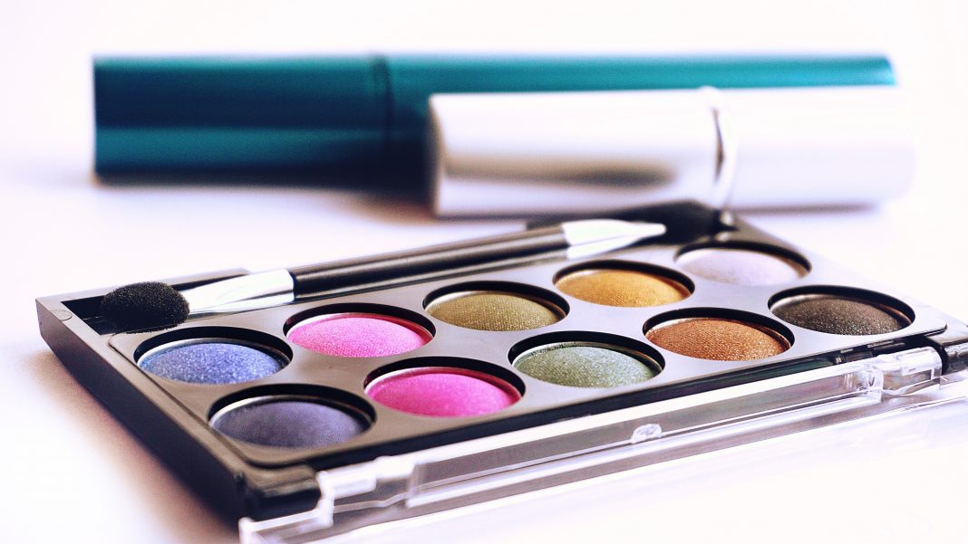 10 Trik Perpanjang Daya Tahan Produk Makeup