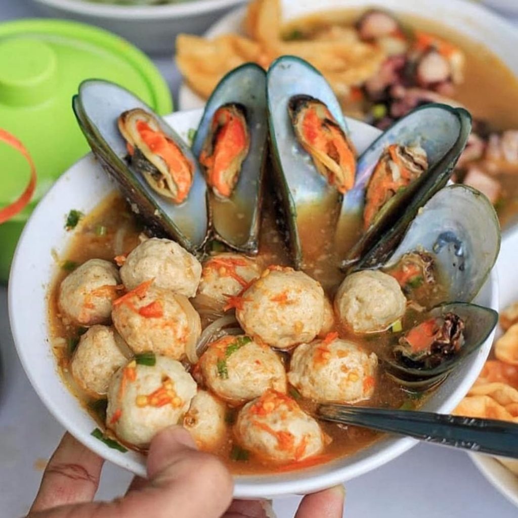Bikin Ngiler, Ini Deretan Bakso dengan Seafood Utuh di Surabaya