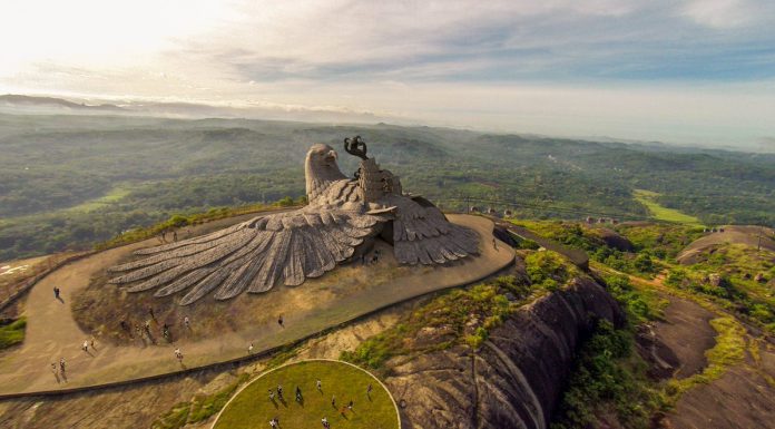 Patung Burung Terbesar di Dunia  Baru Selesai Dibangun di  