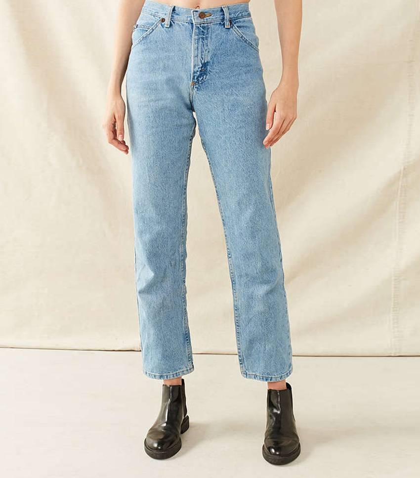 Tips Mudah Menemukan Celana Jeans untuk Pemilik Flat Butts