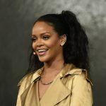 Rambah Lini Fashion, Rihanna Gandeng Rumah Produksi Louis Vuitton