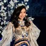 Model Victoria’s Secret Ming Xi Dilamar Mario Ho dengan 99.999 Mawar