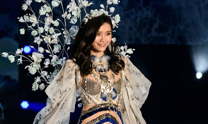 Model Victoria’s Secret Ming Xi Dilamar Mario Ho dengan 99.999 Mawar