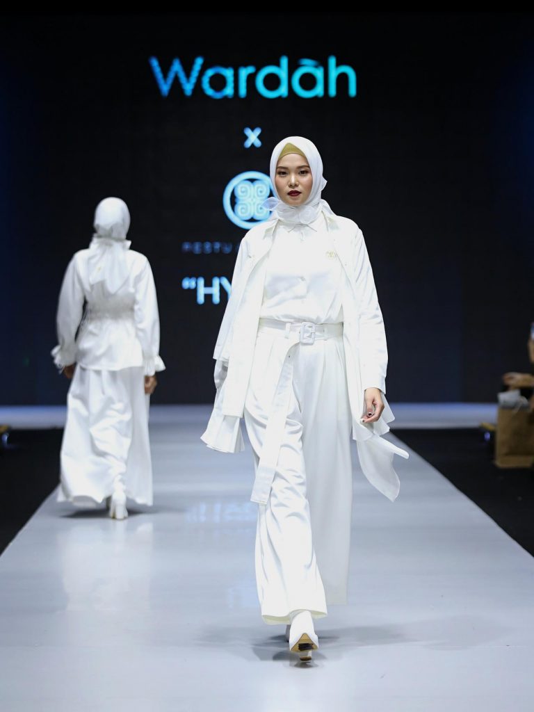 Inspirasi Fashion Muslim dari Desainer Tanah Air ‘ETU’