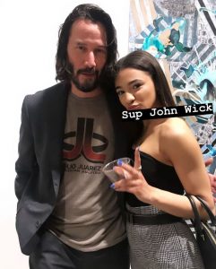 Potret Keanu Reeves Tak Sentuh Fans Saat Berfoto Bersama - Portal