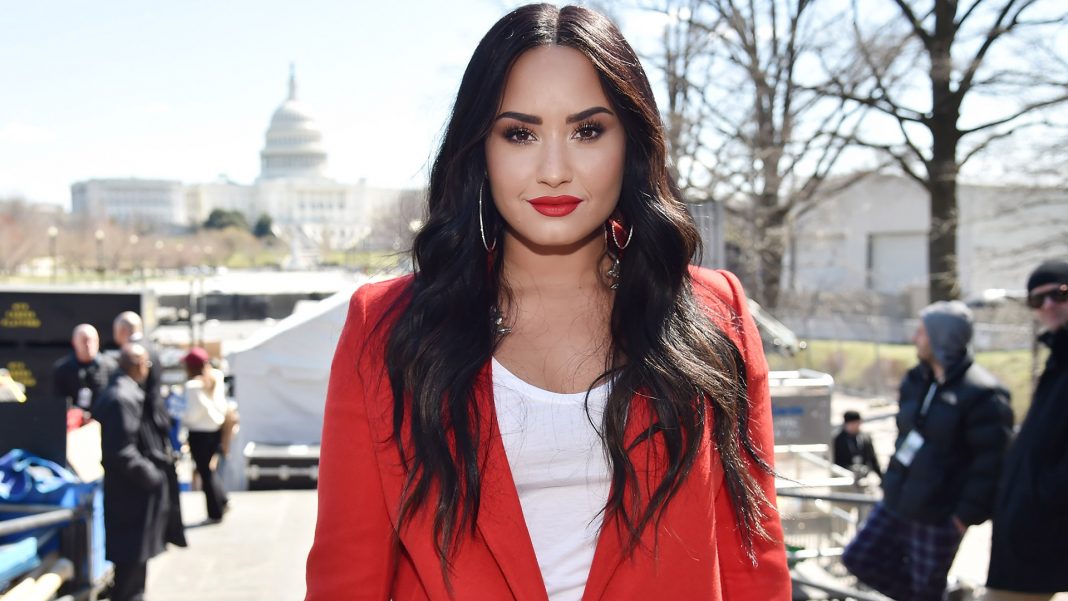Demi Lovato Jadikan Tato Barunya “Me” Sebagai Pengingat Permanen Hidupnya