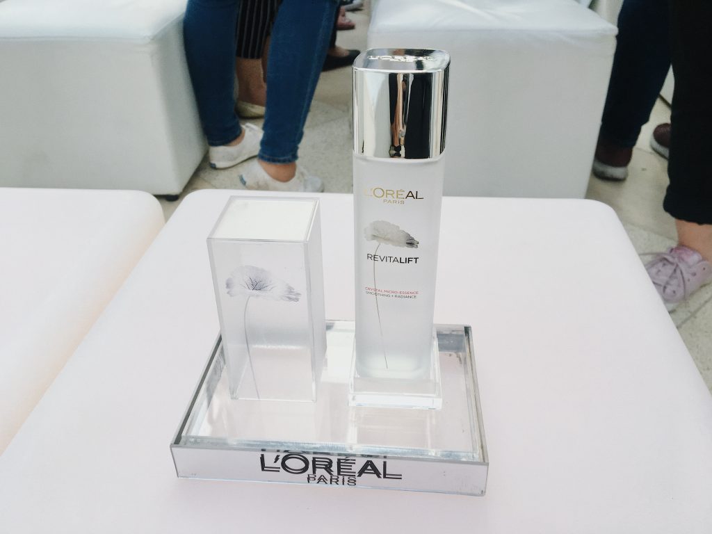 L’Oréal Paris Luncurkan Revitalift Crystal Micro Essence dan Rouge Signature