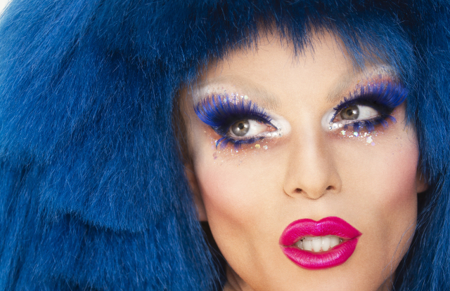 COVERBOY, Lini Makeup Terbaru William Belli Untuk Pecinta Bold Makeup