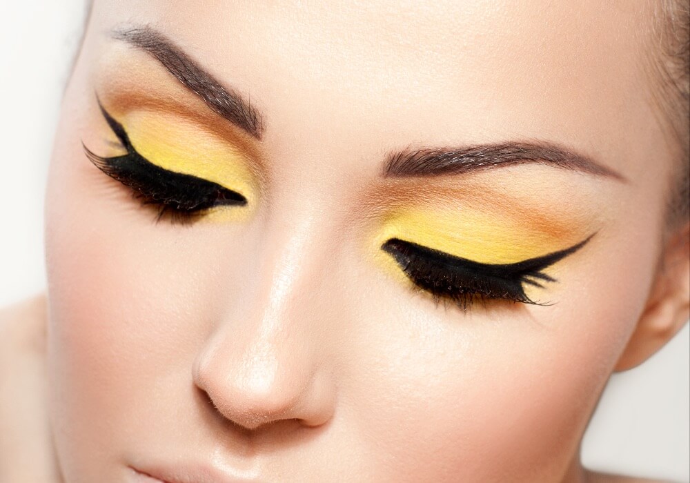 Tampil Sempurna dengan Eyeshadow Warna Kuning? Kenapa Tidak