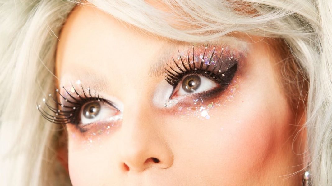 COVERBOY, Lini Makeup Terbaru William Belli Untuk Pecinta Bold Makeup