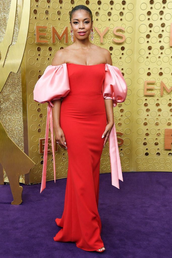 Pink dan Merah Jadi Kombinasi Seru di Karpet Merah Emmy 2019