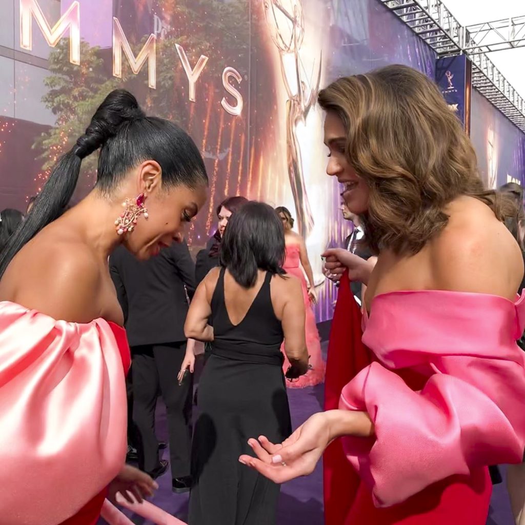 Pink dan Merah Jadi Kombinasi Seru di Karpet Merah Emmy 2019